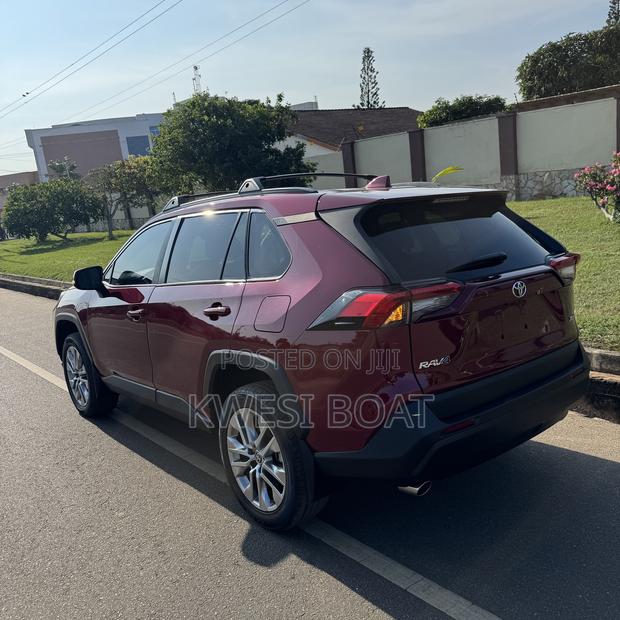 Toyota RAV4 XLE Premium AWD 2023 Red