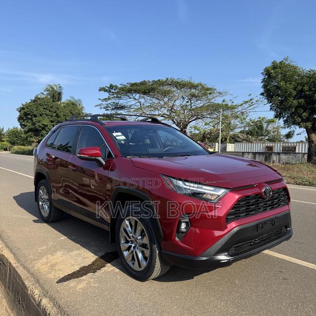 Toyota RAV4 XLE Premium AWD 2023 Red