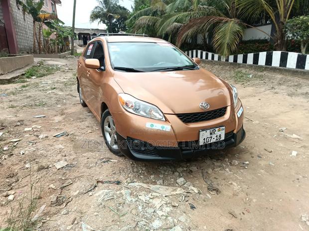Toyota Matrix S Hatchback AWD (2.4L 4cyl 4A) 2009 Gold