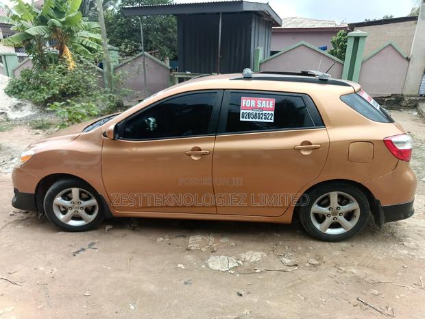 Toyota Matrix S Hatchback AWD (2.4L 4cyl 4A) 2009 Gold