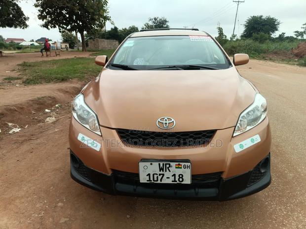 Toyota Matrix S Hatchback AWD (2.4L 4cyl 4A) 2009 Gold