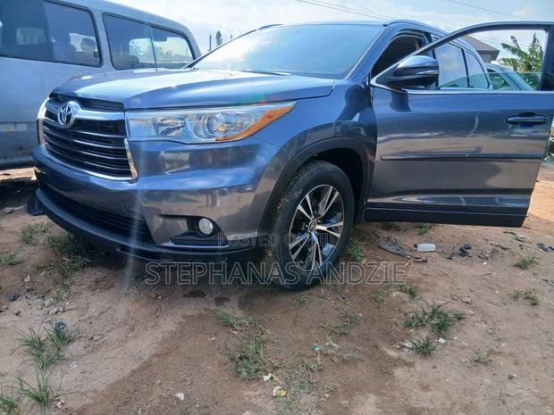 Toyota Highlander LE V6 4x2 (3.5L 6cyl 6A) 2016 Gray
