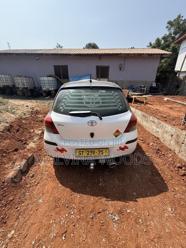 Toyota Vitz 2009 White
