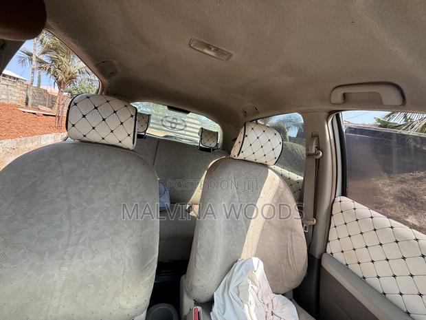 Toyota Vitz 2009 White
