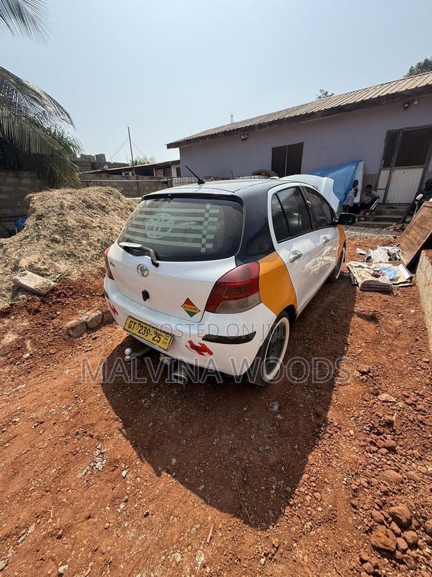 Toyota Vitz 2009 White