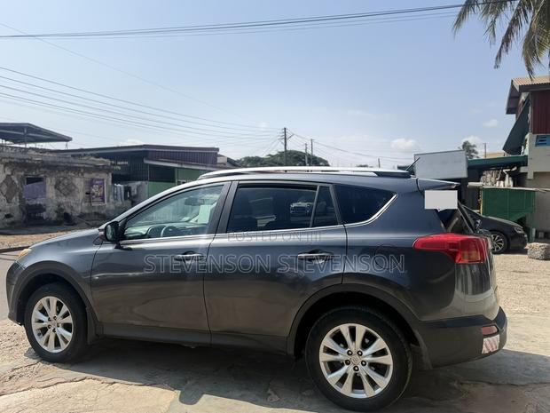 Toyota RAV4 Limited 4dr SUV AWD (2.5L 4cyl 6A) 2014 Gray