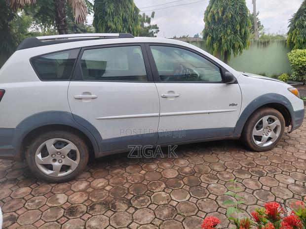 Pontiac Vibe Automatic 2003 White