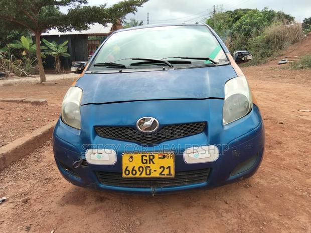 Toyota Vitz 2010 Blue