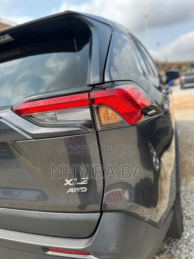 Toyota RAV4 XLE AWD 2020 Gray