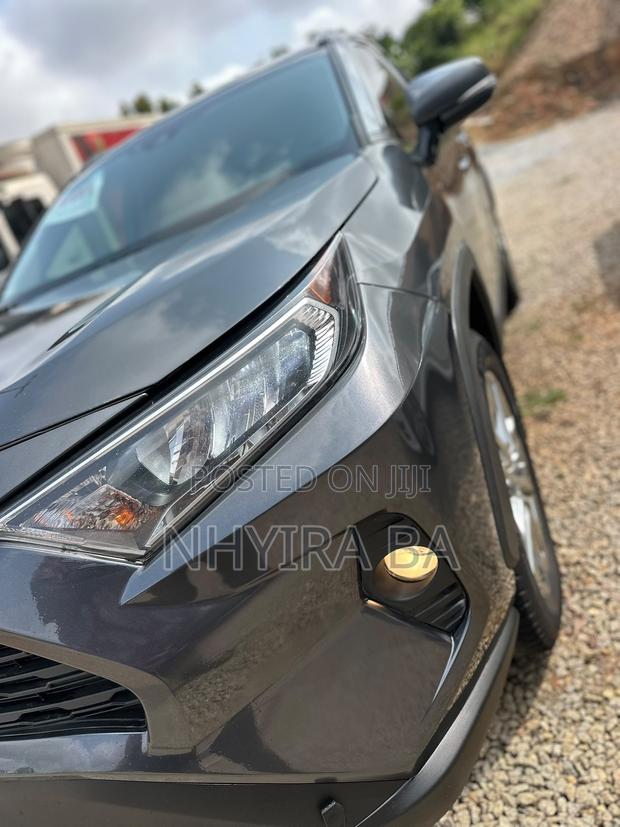 Toyota RAV4 XLE AWD 2020 Gray