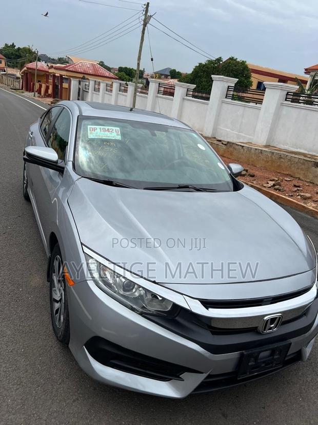 Honda Civic EX 4dr Hatchback (1.5L 4cyl) 2017 Gray