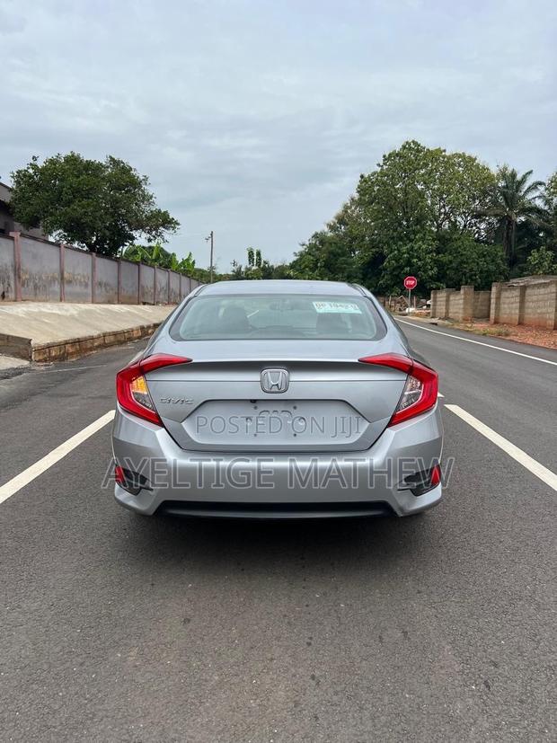 Honda Civic EX 4dr Hatchback (1.5L 4cyl) 2017 Gray