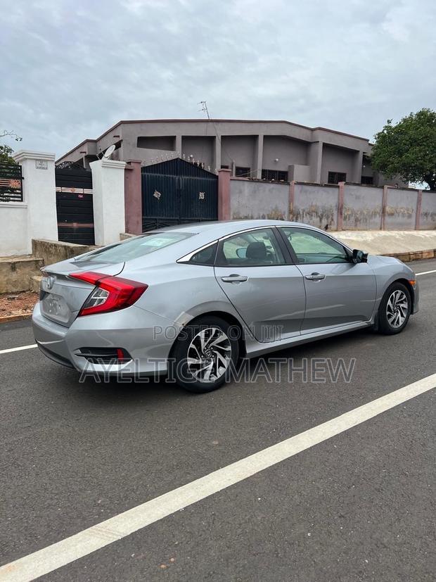 Honda Civic EX 4dr Hatchback (1.5L 4cyl) 2017 Gray