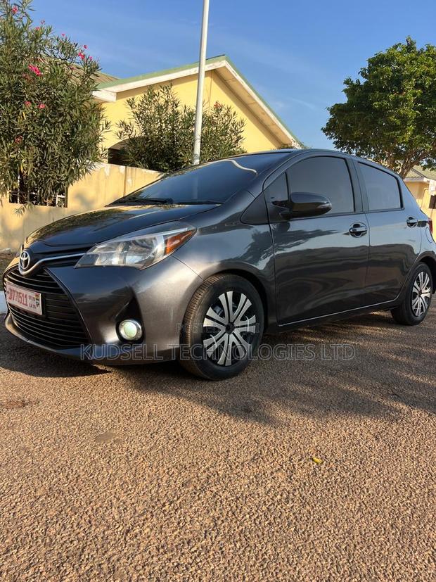 Toyota Yaris 2017 Gray