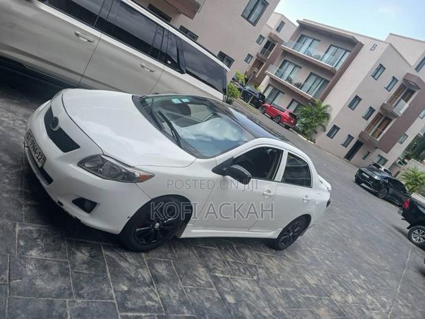Toyota Corolla 2010 White