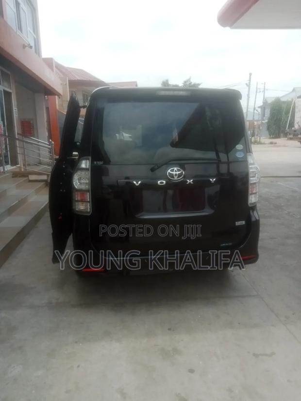 Toyota Voxy 2010 Black