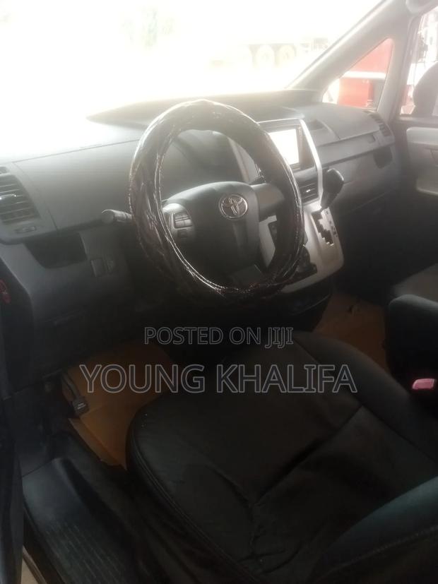 Toyota Voxy 2010 Black