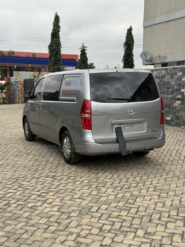 Hyundai H200 2016 Gray