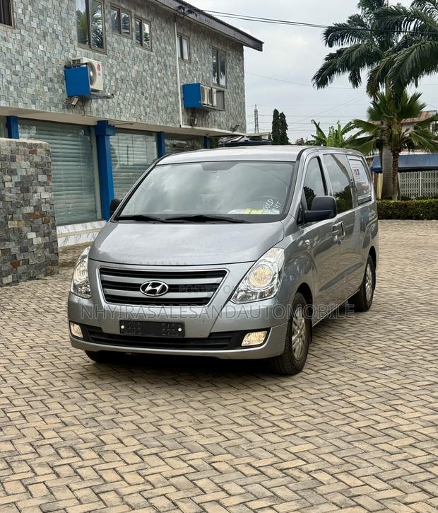 Hyundai H200 2016 Gray
