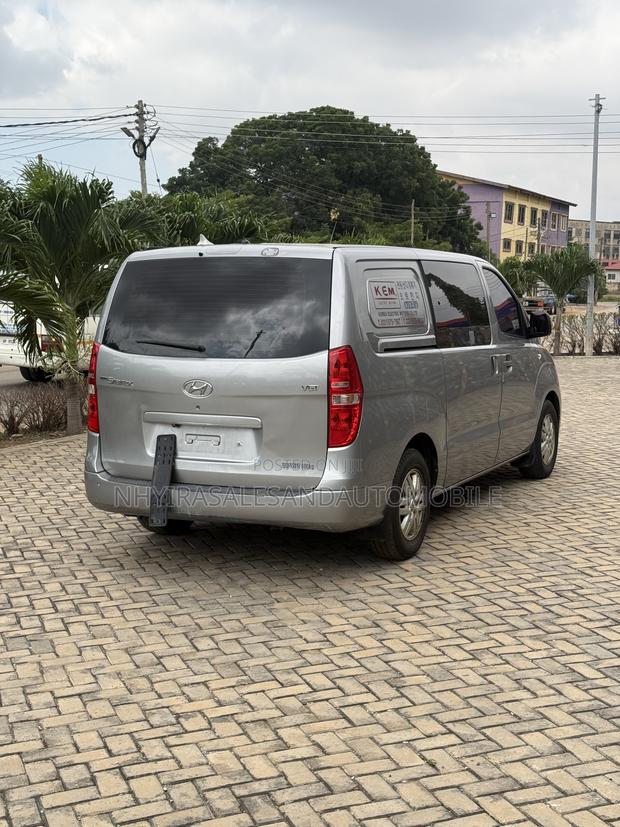 Hyundai H200 2016 Gray