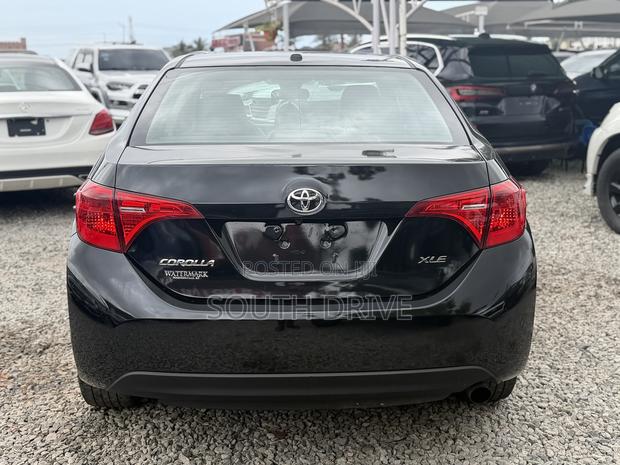 Toyota Corolla XLE (1.8L 4cyl 2A) 2018 Black