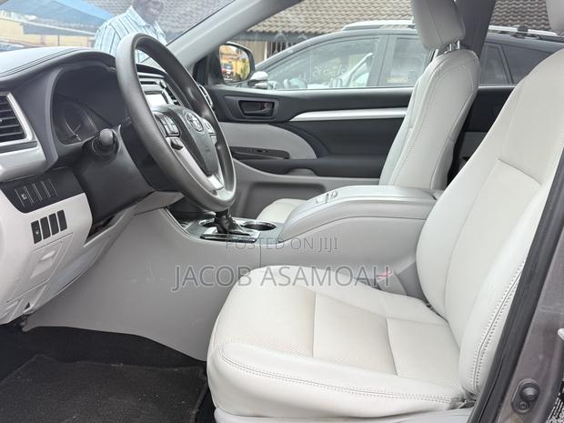 Toyota Highlander 2018 Gray