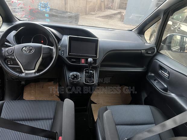 Toyota Voxy ZS Kirameki 2WD 8-Seater 2015 Black