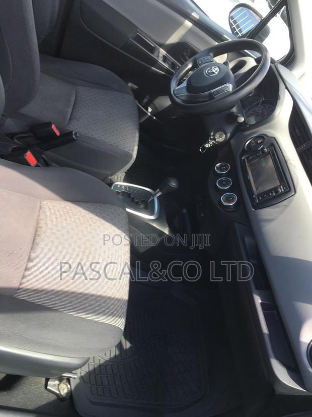 Toyota Yaris SE Hatchback 5dr 2017 Silver