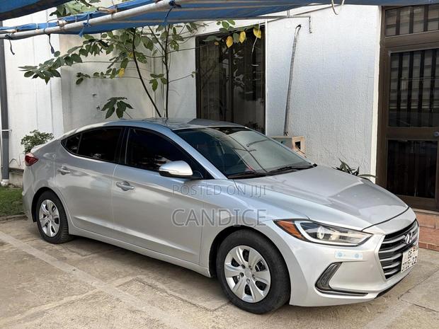 Hyundai Elantra SE Sedan FWD (2.0L 4cyl 6M) 2017 Silver