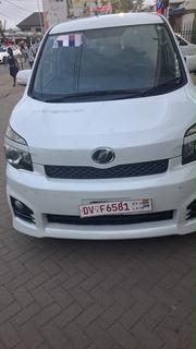 Toyota Voxy ZS 2WD 8-Seater 2013 White for sale