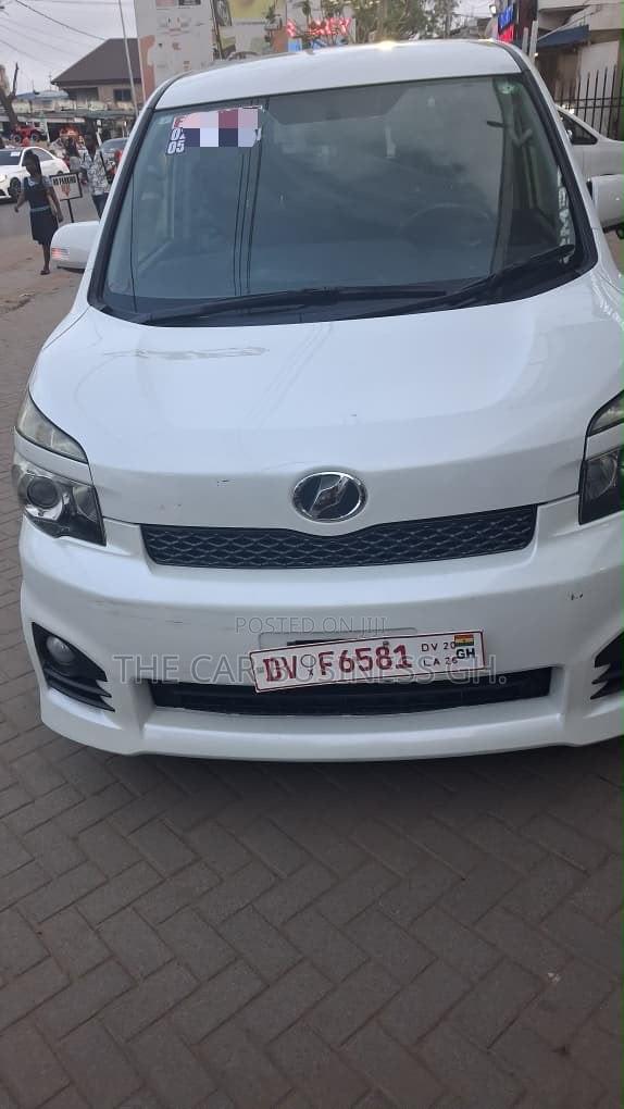 Toyota Voxy ZS 2WD 8-Seater 2013 White