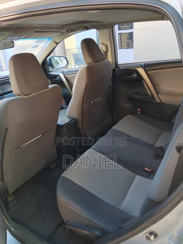 Toyota RAV4 LE 4dr SUV (2.5L 4cyl 6A) 2014 Silver
