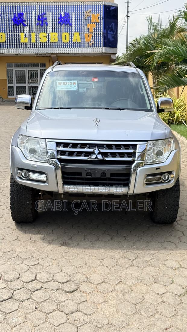 Mitsubishi Pajero 2017 Gray