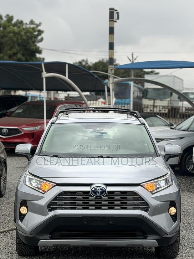 Toyota RAV4 Limited 2021 Silver