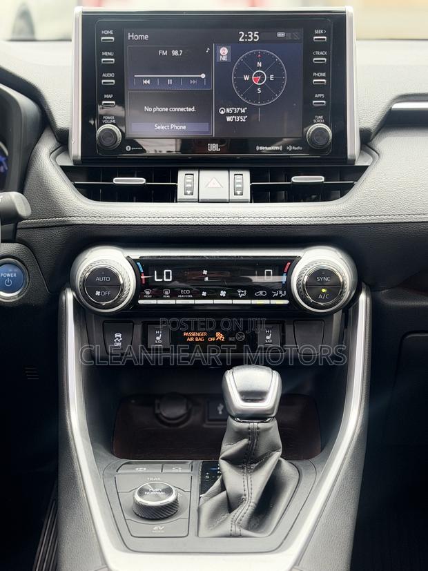 Toyota RAV4 Limited 2021 Silver
