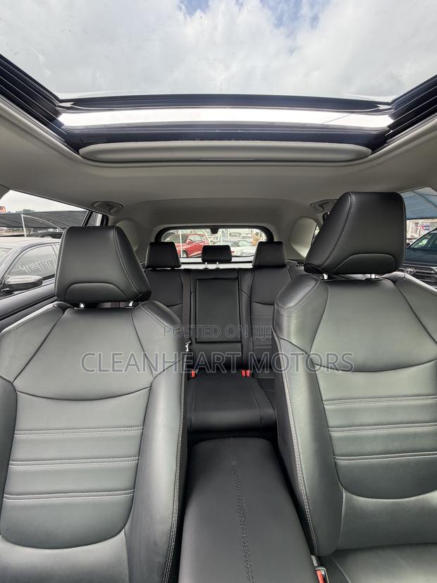 Toyota RAV4 Limited 2021 Silver