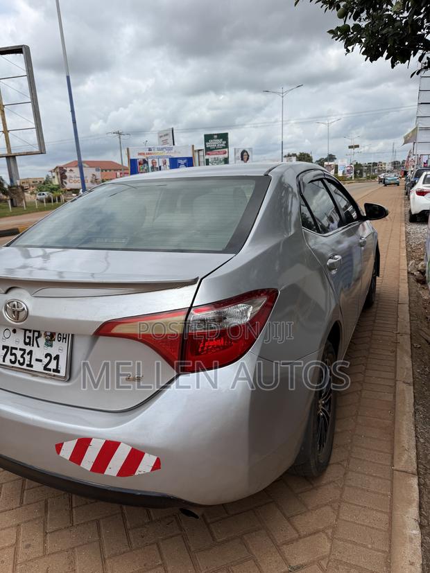 Toyota Corolla L 4dr Sedan (1.8L 4cyl 4A) 2015 Silver