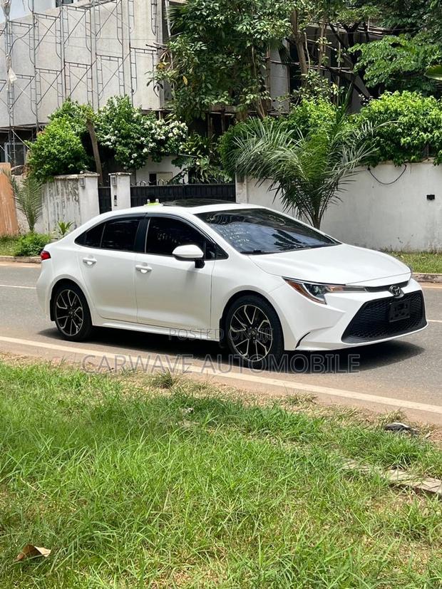 Toyota Corolla LE 2020 White