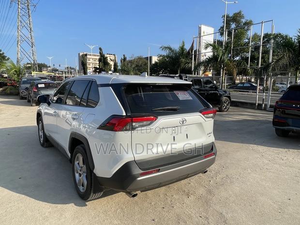 Toyota RAV4 Adventure 2022 White