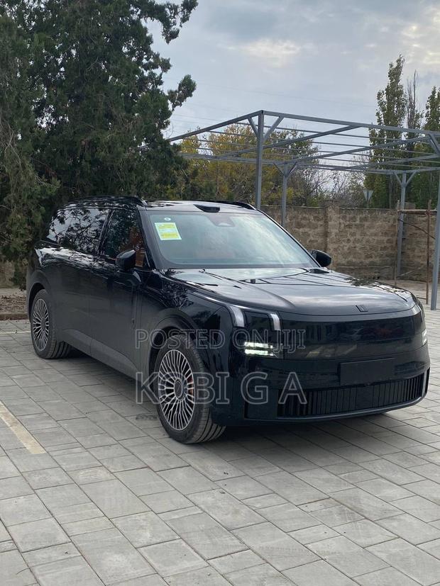 New Lynk & Co 900 2025 Black