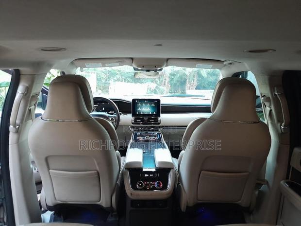 Lincoln Navigator L 2019 Gold
