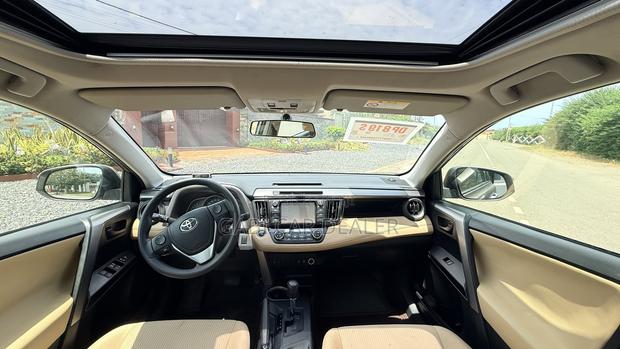Toyota RAV4 XLE FWD (2.5L 4cyl 6A) 2017 Brown