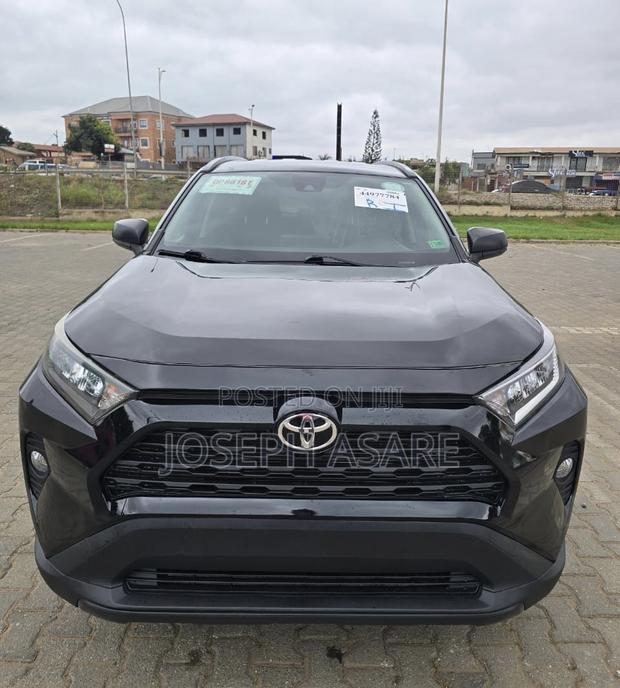 Toyota RAV4 LE AWD 2020 Black
