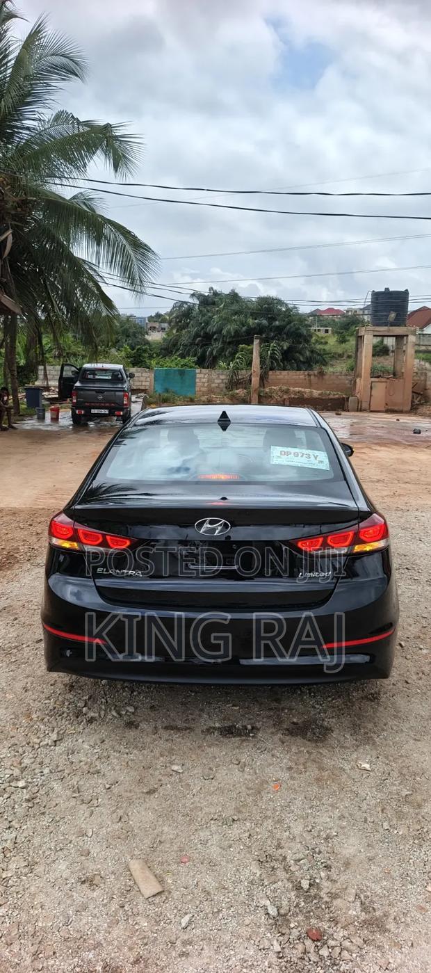 Hyundai Elantra Limited Sedan FWD (2.0L 4cyl 6A) 2017 Black