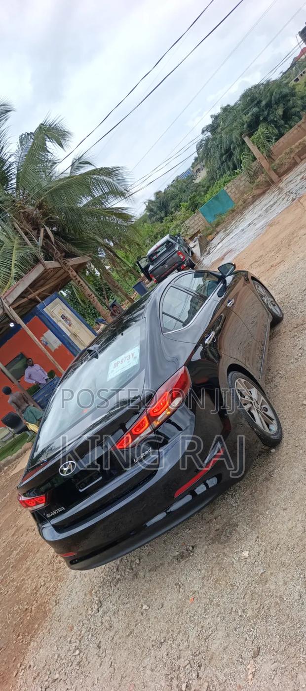 Hyundai Elantra Limited Sedan FWD (2.0L 4cyl 6A) 2017 Black