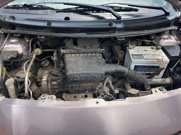 Toyota Vitz 1.3 AWD 3dr 2010 Silver