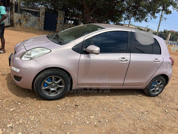 Toyota Vitz 1.3 AWD 3dr 2010 Silver