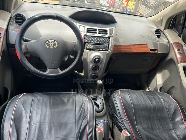 Toyota Vitz 1.3 AWD 3dr 2010 Silver