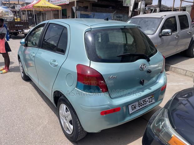 Toyota Vitz 1.3 AWD 3dr 2010 Green