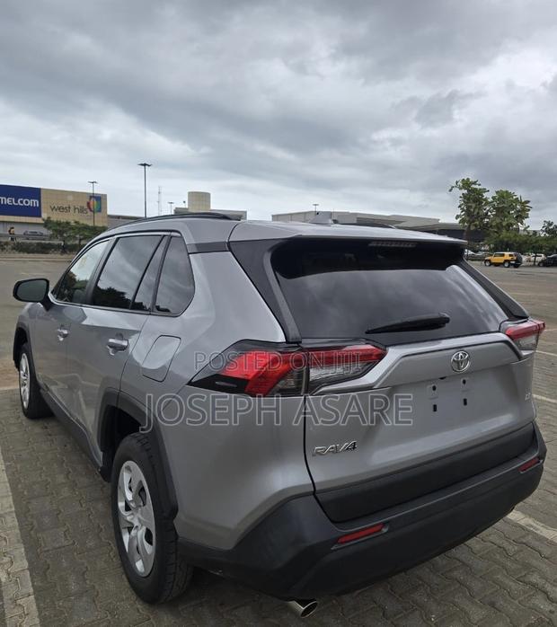 Toyota RAV4 LE AWD 2020